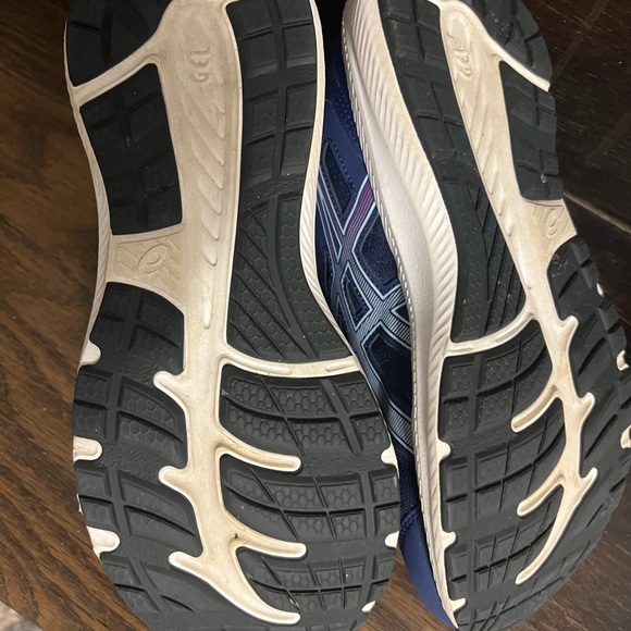 ASICS woman running shoes EUC size 9 - Picture 3 of 4